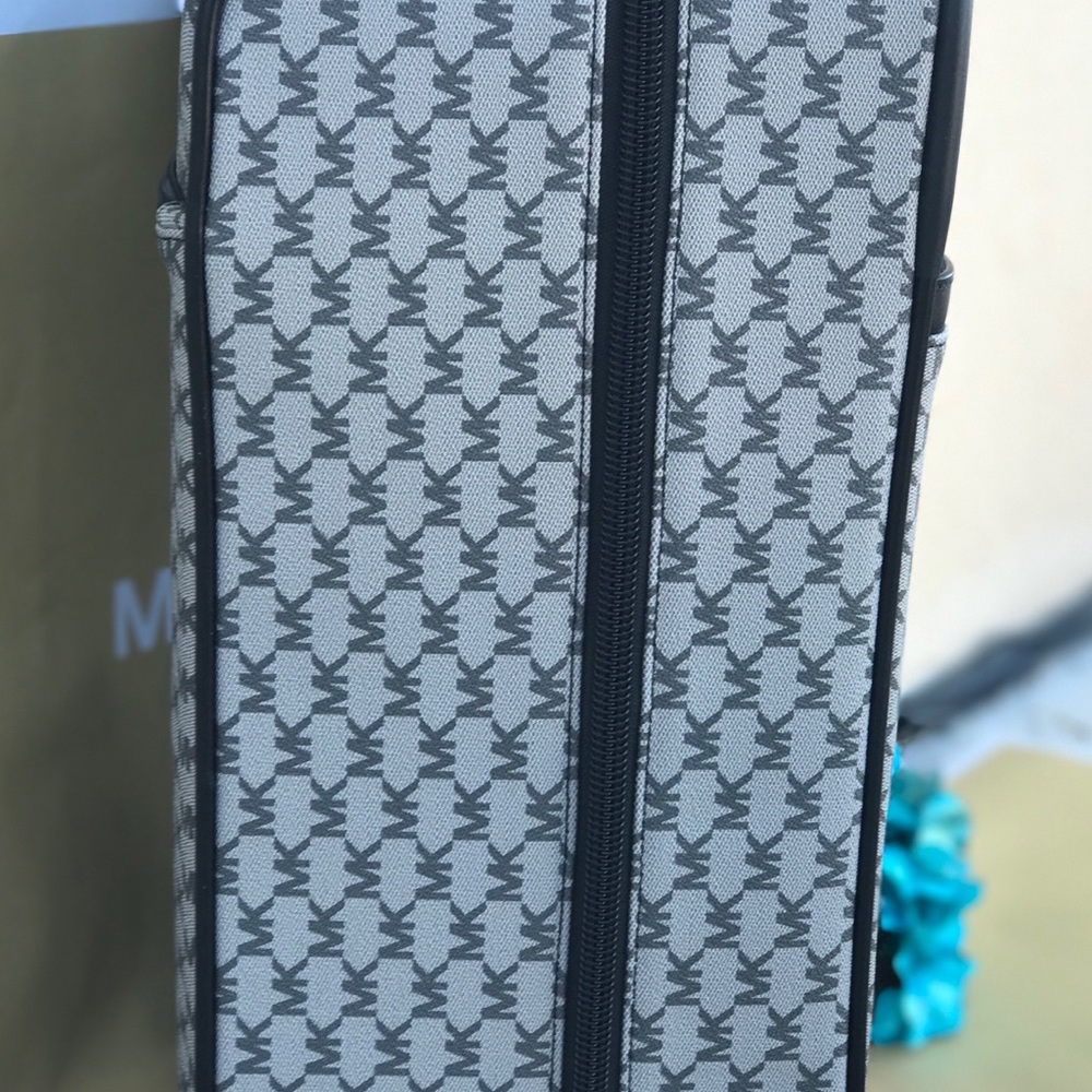 🌷MICHAEL KORS Large Signature Designer Trolley🌷 - Picture 7 of 8